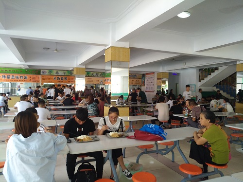 石家莊東華鐵路學(xué)校食堂怎么樣？