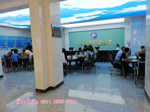 石家莊鐵路學(xué)校報(bào)名用本人到校嗎？