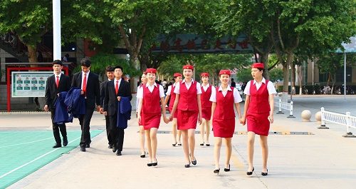 不滿15周歲能報名石家莊東華鐵路學校嗎？